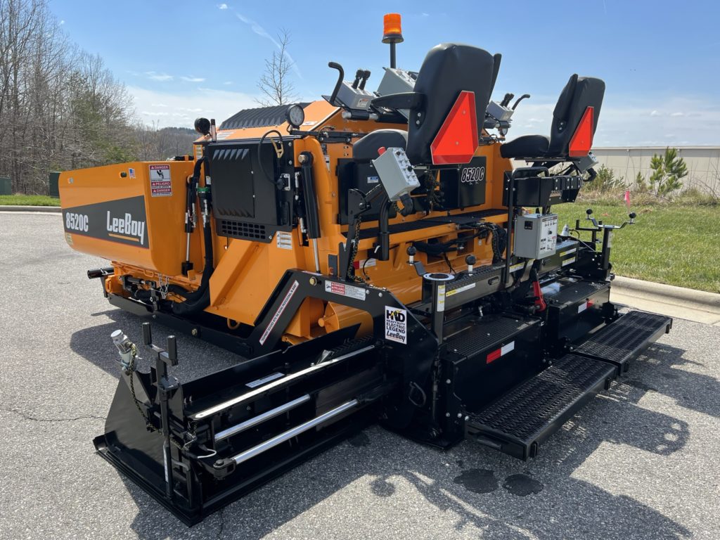 Mastering the Art of Asphalt Paving: A Step-by-Step Guide to Adjusting the Conveyor Chain